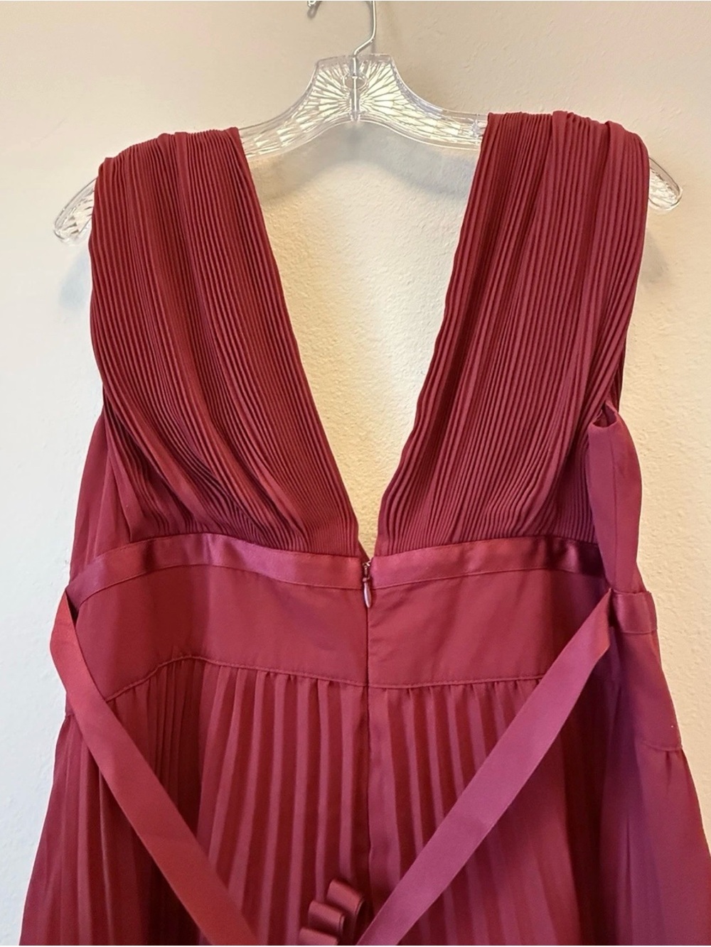 ASOS DESIGN Burgundy Pleated Maxi Dress Bridesmaid Wedding Guest Formal Size 12 - Picture 12 of 15